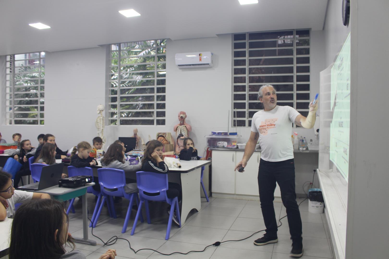 Year 4 da Unidade Oswaldo Cruz participa da atividade “Líderes do Futuro – O poder do Pitch” 