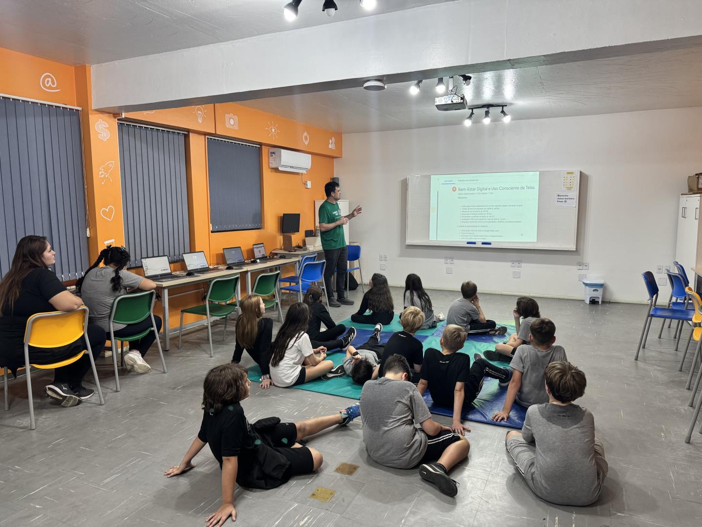 Year 5 da Unidade Pindorama reflete sobre o bem-estar digital nas aulas de Wellbeing