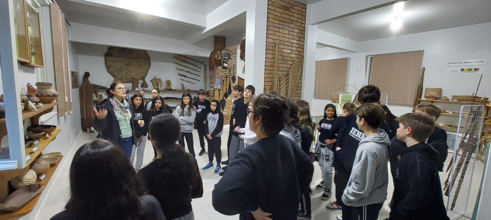 Year 7 da Unidade Fundação Evangélica estuda sobre a Arte dos Povos Originários 