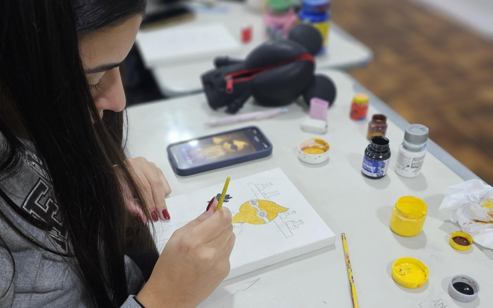 Year 9 da Unidade Fundação Evangélica cria personagens inspirados na Tabela Periódica