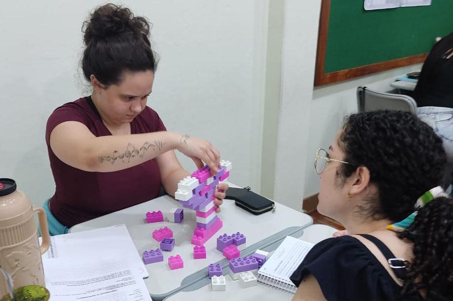 Aula do GENTI: criatividade e inovação com o uso de Legos na disciplina de Planejamento Estratégico