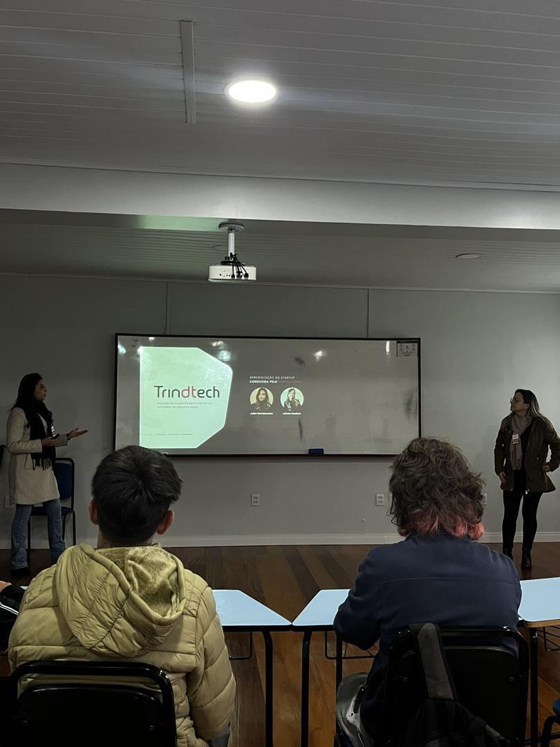 Estudantes do Curso Técnico em Informática da IENH participam de diálogo com a startup  Trindtech