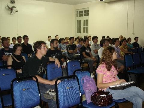 Alunos do Curso de Logística assistem palestra