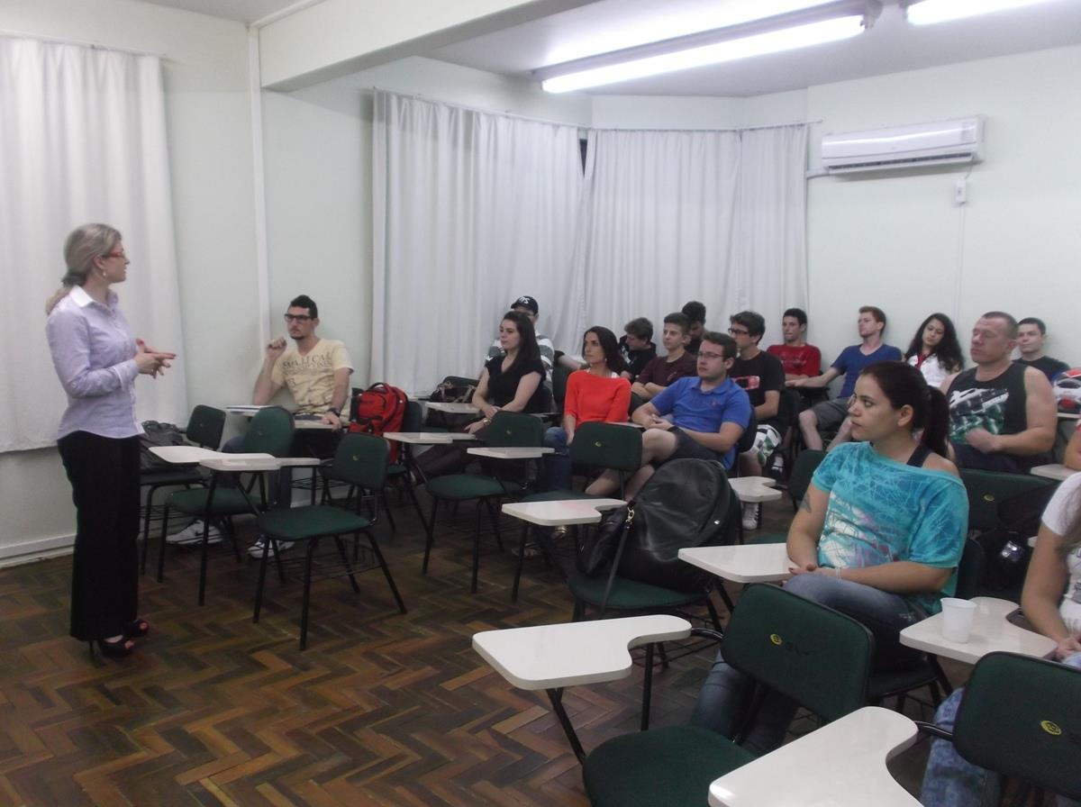 Alunos dos Cursos Técnicos participam de palestra sobre desenvolvimento pessoal e profissional