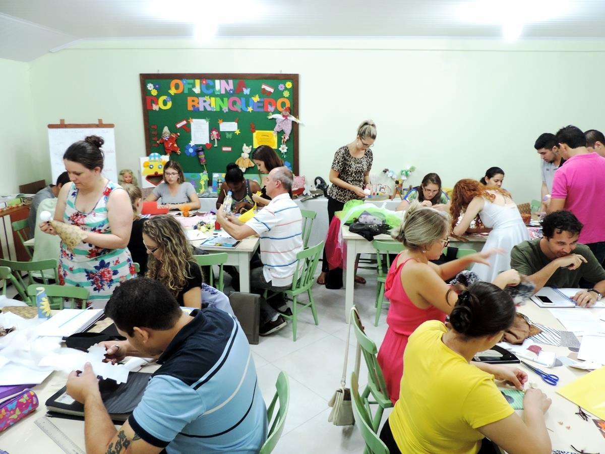 Acadêmicos da Faculdade IENH criam empresas em dinâmica