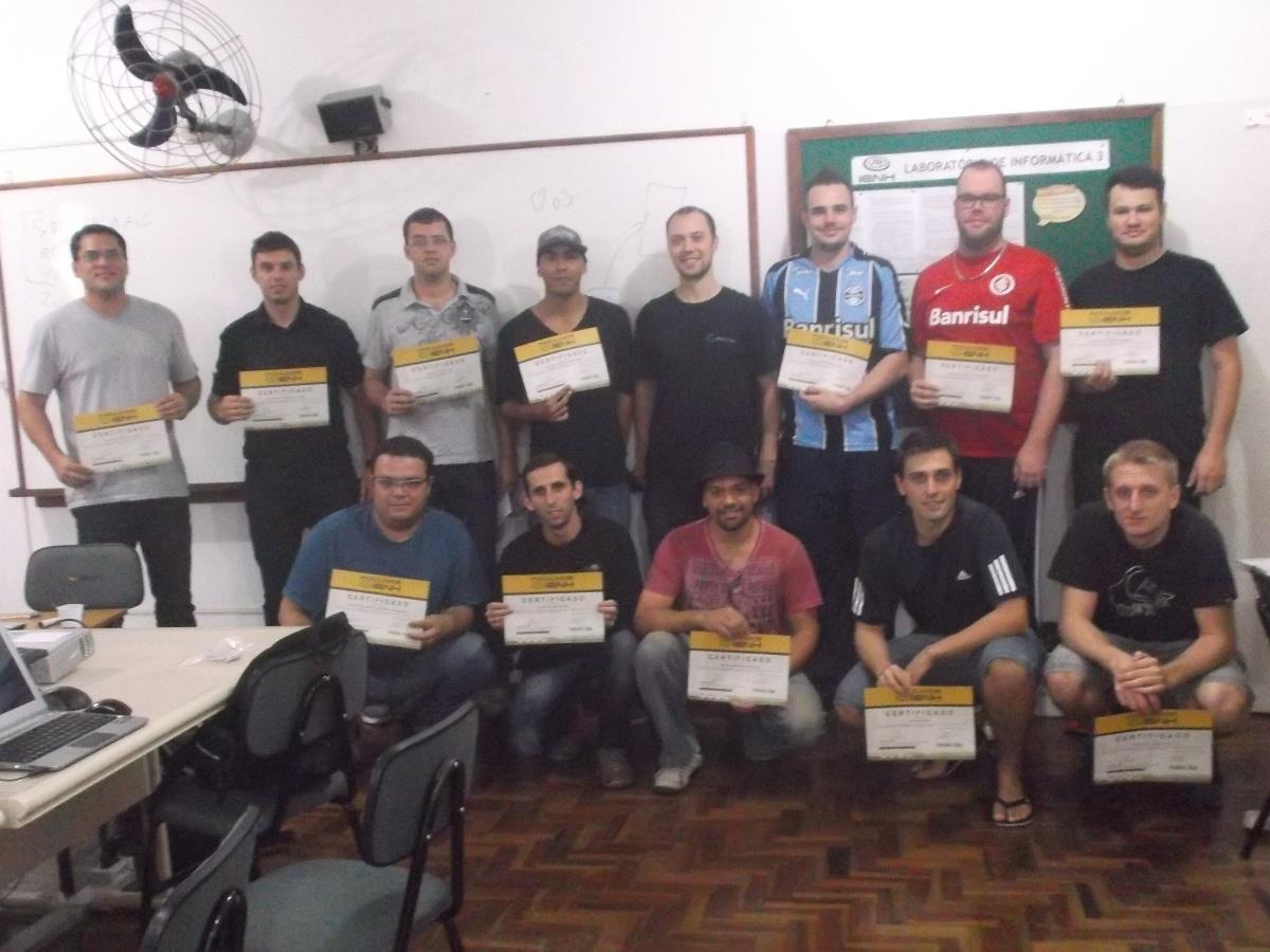 Alunos do Curso de Administração de Servidores LINUX recebem certificados