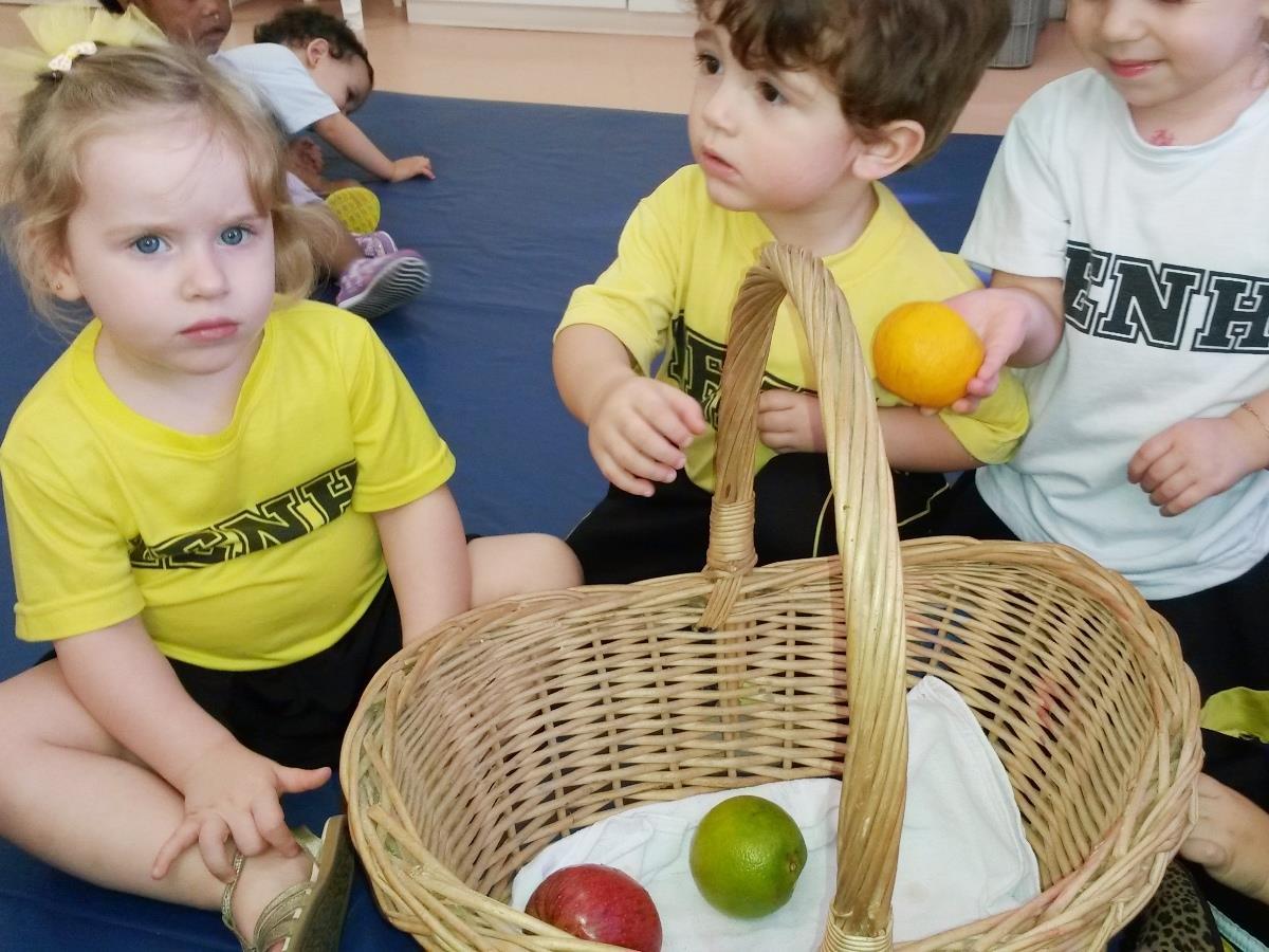 Preparação de Salada de Frutas na primeira atividade do projeto de estudos