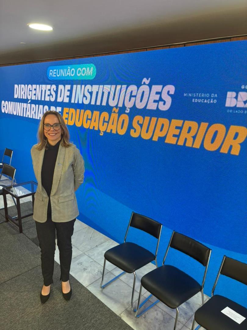 Vice-diretora da Faculdade IENH participa de evento nacional sobre instituições comunitárias